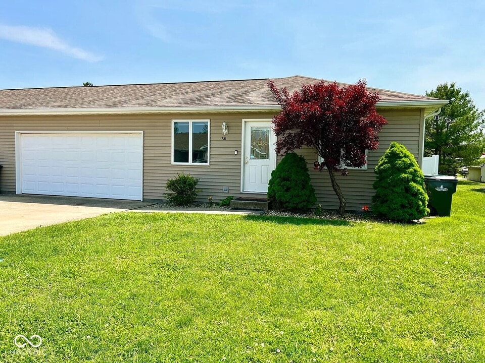 731 W Gaston Dr in Greensburg, IN - Building Photo