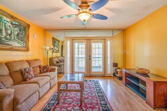7020 Nova Dr in Davie, FL - Building Photo - Building Photo