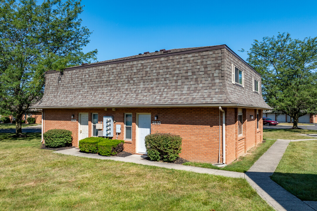 Aries Court in Columbus, OH - Building Photo