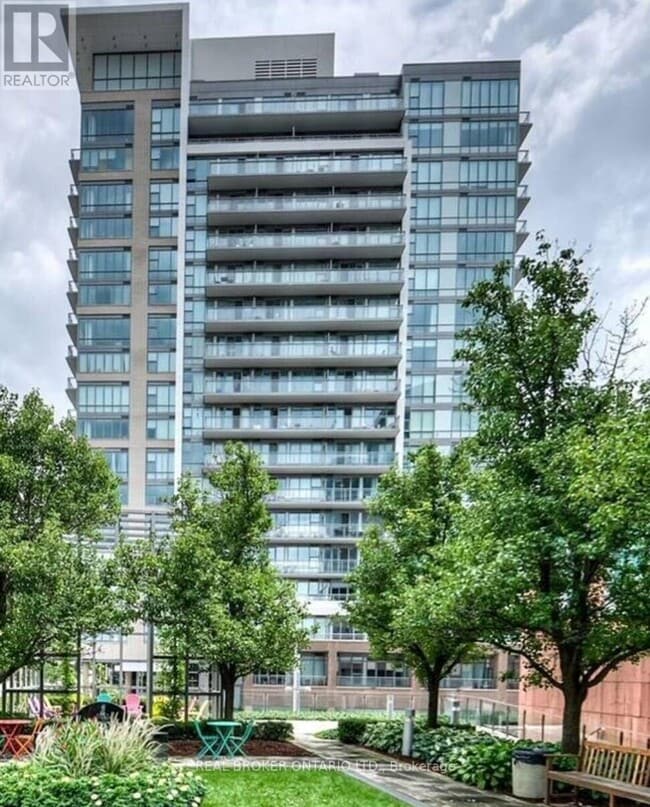 85 Duke St W in Kitchener, ON - Building Photo - Building Photo