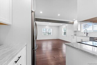 25161 Meridian Rd in Grosse Ile Township, MI - Building Photo - Building Photo