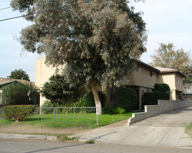 11227 Hatteras St in North Hollywood, CA - Foto de edificio - Building Photo