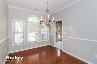 1627 Eagle Dr in Woodstock, GA - Foto de edificio - Building Photo