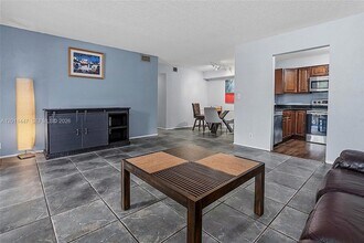 3083 N Oakland Forest Dr, Unit 206 in Oakland Park, FL - Building Photo - Building Photo