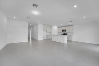 6394 Windwood Wy in Port St. Lucie, FL - Building Photo - Building Photo