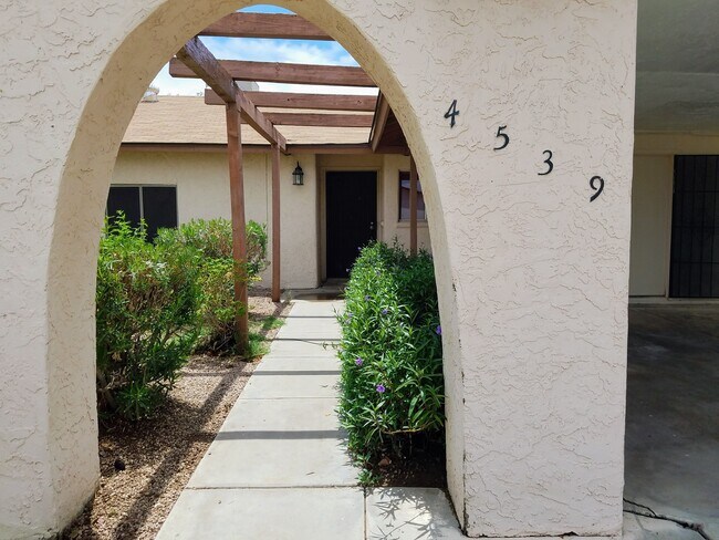 4539 E Wayland Rd in Phoenix, AZ - Building Photo - Building Photo
