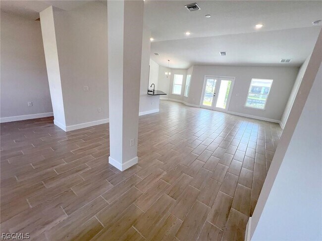 410 SE 1st Terrace in Cape Coral, FL - Building Photo - Building Photo