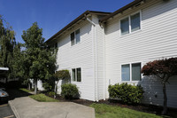 225-Falcon View Apartments in Salem, OR - Building Photo - Building Photo