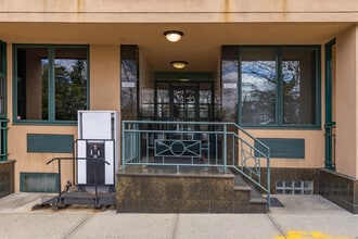 6911 Shore Rd in Brooklyn, NY - Foto de edificio - Building Photo