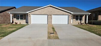 617 NW 69th Ave in Bentonville, AR - Building Photo