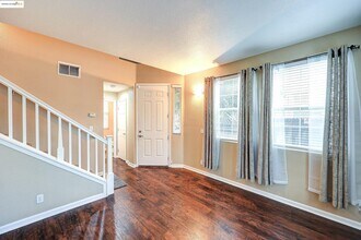 220 Whispering Oaks Ct in Brentwood, CA - Building Photo - Building Photo