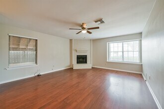 4655 Orange Cir S in Pearland, TX - Building Photo - Building Photo