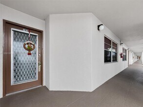 1000 SW 125th Ave in Pembroke Pines, FL - Building Photo - Building Photo