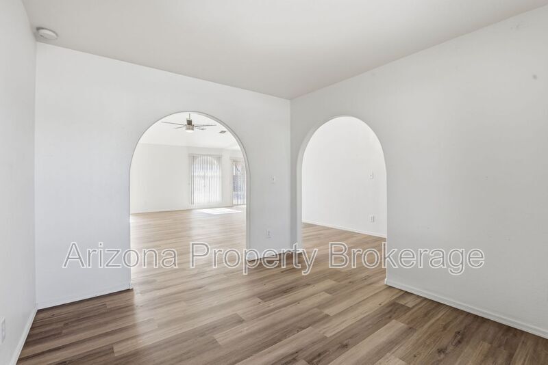 2325 W Stottler Dr in Chandler, AZ - Foto de edificio