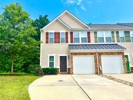 2501 Silverthorn Dr in Charlotte, NC - Building Photo