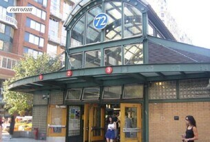 250 W 72nd St in New York, NY - Building Photo