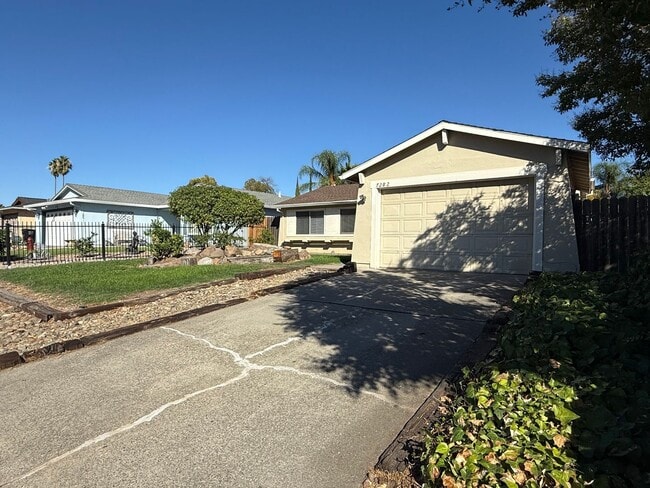 7282 Dutch Flat Dr in North Highlands, CA - Building Photo - Building Photo