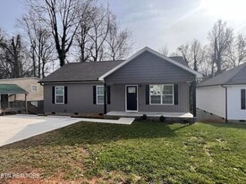 355 W Outer Dr in Oak Ridge, TN - Building Photo