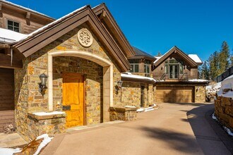 180 Exhibition Ln in Aspen, CO - Building Photo - Building Photo