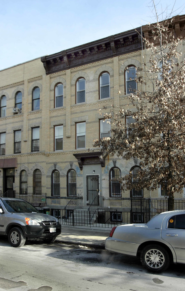 1341 Hancock Street Apartments in Brooklyn, NY - Foto de edificio - Building Photo