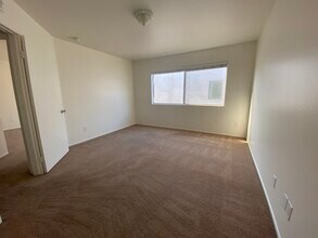 6139 Fountain Ave, Unit 106 in Los Angeles, CA - Building Photo - Building Photo