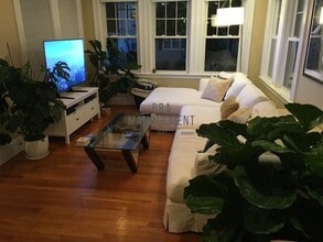 88 Warwick Rd, Unit 1 in Newton, MA - Building Photo - Building Photo