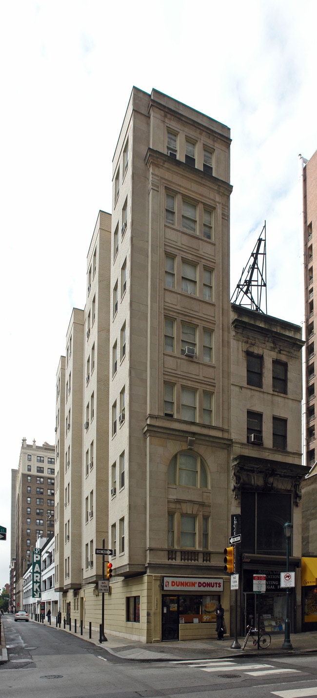 1324 Walnut St in Philadelphia, PA - Foto de edificio - Building Photo