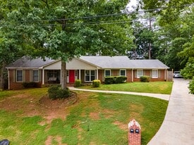 2496 Leeshire Rd in Tucker, GA - Building Photo