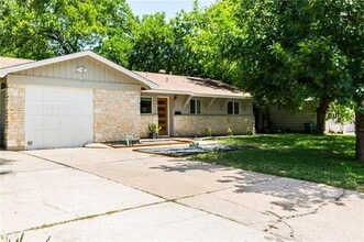 8101 Logwood Dr in Austin, TX - Building Photo - Building Photo