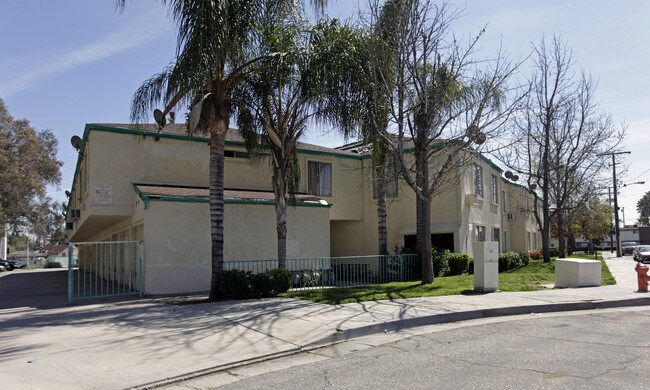 2741 Park Ave in San Bernardino, CA - Foto de edificio - Building Photo