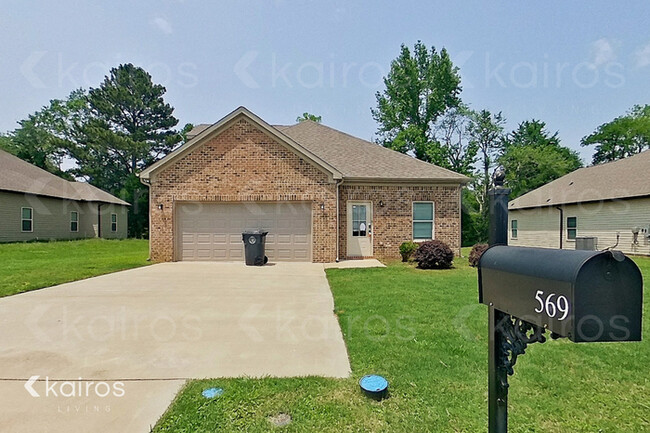 569 White Oak Cir