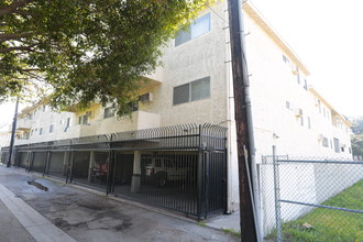 5335 W 99th Pl in Los Angeles, CA - Foto de edificio - Building Photo