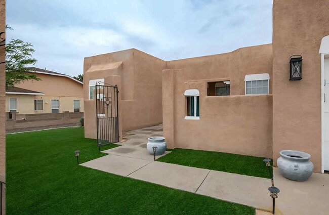 2436 Manzano Loop NE in Rio Rancho, NM - Building Photo - Building Photo