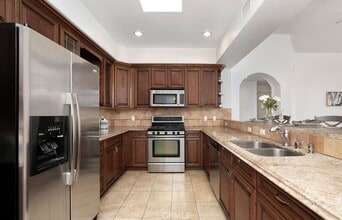 1835 S Barrington Ave, Unit 202 in Los Angeles, CA - Building Photo - Building Photo