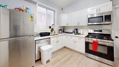 45 Morris St, Unit 1 in Boston, MA - Foto de edificio - Building Photo