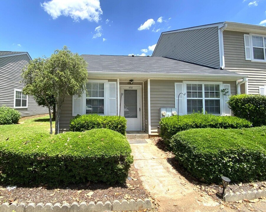 4723 Brookwood Dr in Grovetown, GA - Foto de edificio