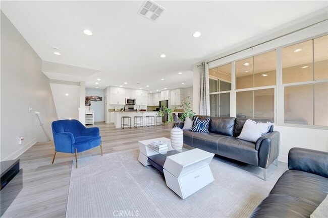 92 Capricorn in Irvine, CA - Building Photo - Building Photo