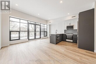 555 Sanatorium Rd in Hamilton, ON - Building Photo - Building Photo