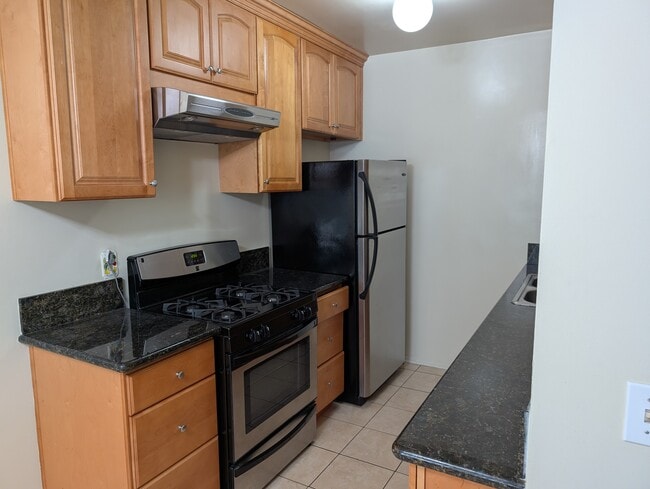 11927 Iowa Ave, Unit 5 in Los Angeles, CA - Foto de edificio - Building Photo