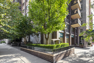 48 E 80th St in New York, NY - Building Photo - Building Photo