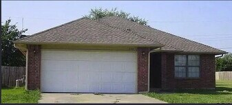 344 NW 121st St in Oklahoma City, OK - Building Photo
