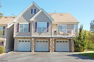 1001 Wendover Ct in Randolph, NJ - Building Photo