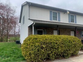 1300-1302-1302 S Hickory Grove Ln in Bloomington, IN - Building Photo