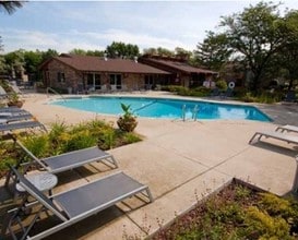 Briarbrook in Wheaton, IL - Building Photo - Building Photo