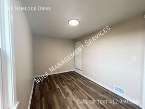 360 Hemlock Dr in Carnot-Moon, PA - Building Photo - Building Photo