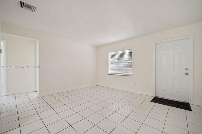 2439 Fletcher St in Hollywood, FL - Building Photo - Building Photo