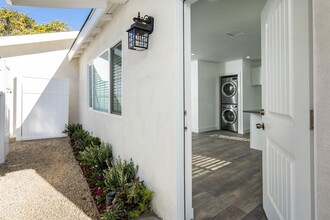 13521 Hamlin St in Van Nuys, CA - Foto de edificio - Building Photo