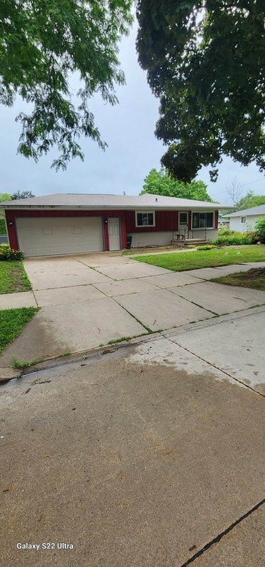 property at 417 S Matthias St