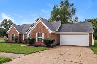 4557 Cottage Hill Cove in Millington, TN - Foto de edificio - Building Photo
