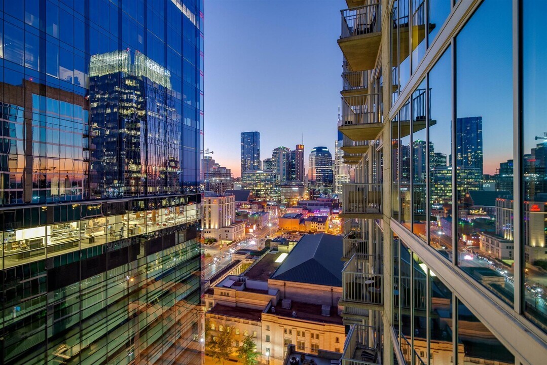 301 Demonbreun St, Unit 1919 in Nashville, TN - Foto de edificio
